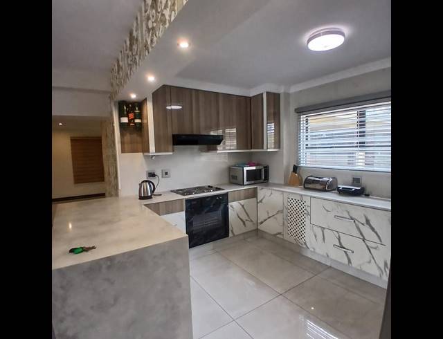 4 BEDROOM HOUSE FOR SALE IN YELLOWWOOD PARK